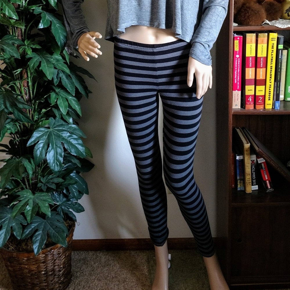 Old Navy Black And Gray Striped Leggings